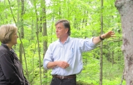 David Foster leading a tour of Harvard Forest 